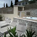 Kiara * Torri Del Benaco