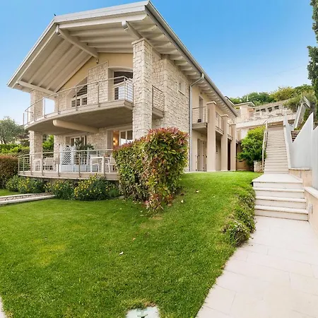 Kiara アパート トッリ・デル・ベーナコ