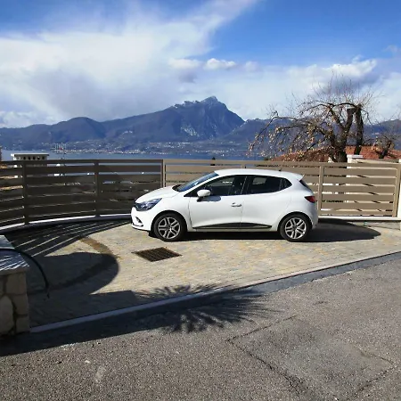 Kiara Torri Del Benaco